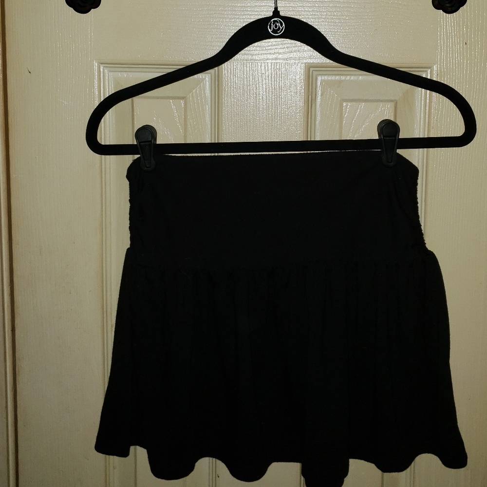 Black skirt soft size small comfortable and cute!